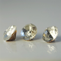 Wholesale 30SS Rhinestones Crystal pointed back with foil 7mm. Over 500 pieces, 100 grams.