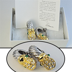 Alana Stewart Earrings Beautiful gold plated rhinestone designer earrings with gift box.
RM315