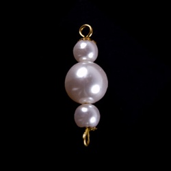 Triple Pearl Eye Pin