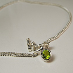 16" Silver Plated Toggle Necklace with Peridot Pendant