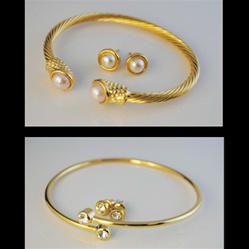 Two Bracelet & Earring Sets Elegant Bracelet and matching earrings.One with pearls and the other with crystal rhinestones. Both for only $7.99!
RM301